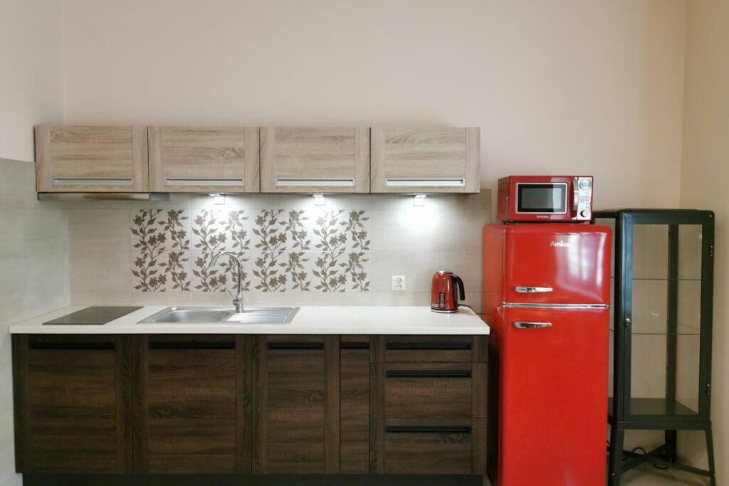 Little Big Red - Central Modern Studio Краків Екстер'єр фото